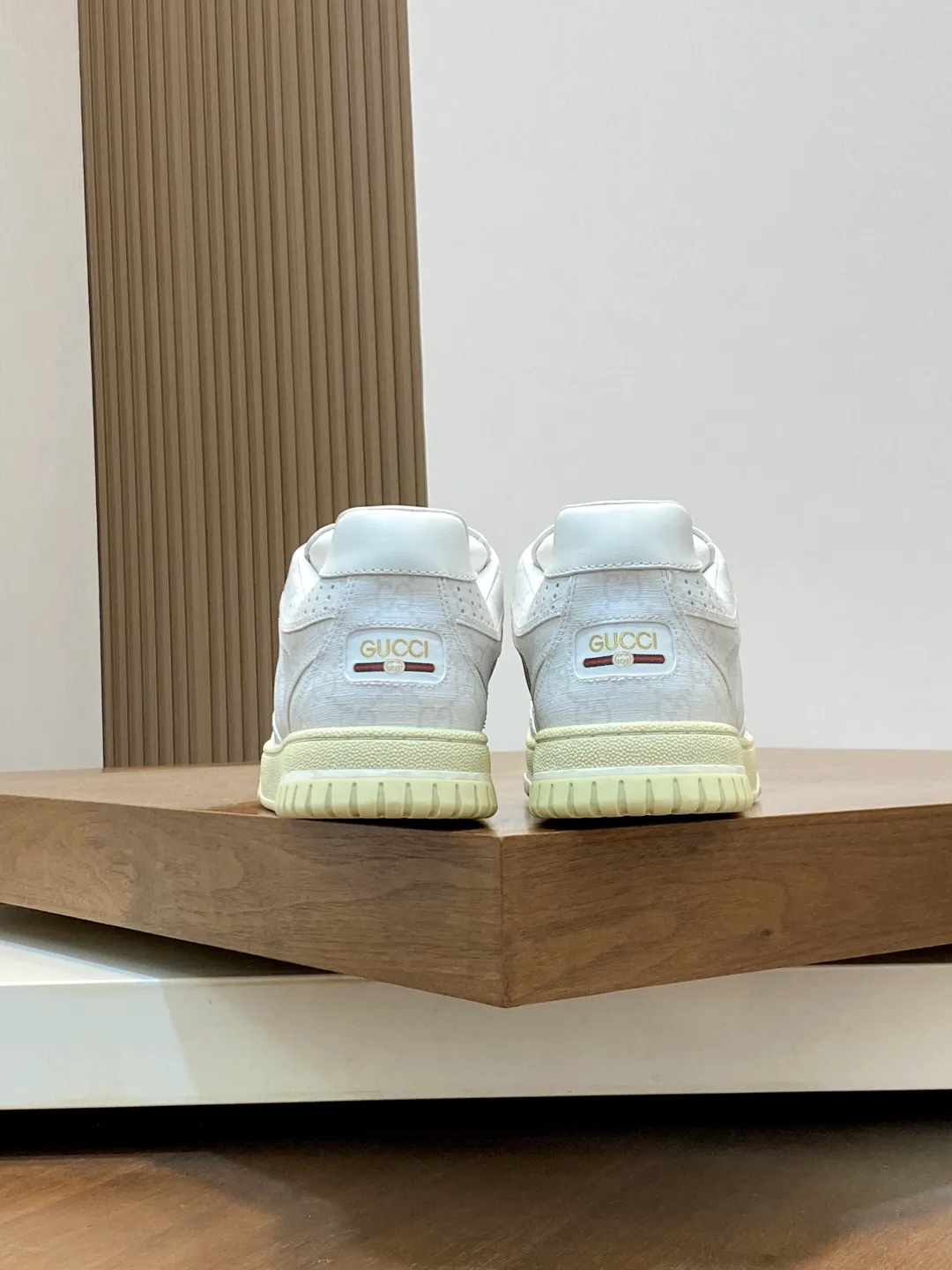 Men's Shoes 💰660 𝐆𝐮𝐜𝐜𝐢 𝐑𝐞-𝐖𝐞𝐛 As the first sneaker created by Sabato De Sarno for Gucci, the Re-Web series reinterprets the brand's classic stripes and sets off the modern silhouette design with bold and unique details. These shoes are crafted from white leather. This new sneaker is ingeniously decorated with many of the brand's classic details, and is equipped with a bright red and green webbing tongue, which will make people fall in love at first sight. White leather treated with a special process for softness and luster, with an embossed grainy texture. Script Gucci logo and interlocking G web label with Interlocking G and script Gucci logo. Rubber outsole with interlocking G detail eyelets. Web tongue. Size: 39-44 (customized for sizes 38 and 45)
